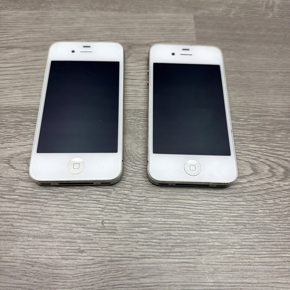Apple iPhone 4S Model A1387 White Untested FOR PARTS OR REPAIR Lot Of Two